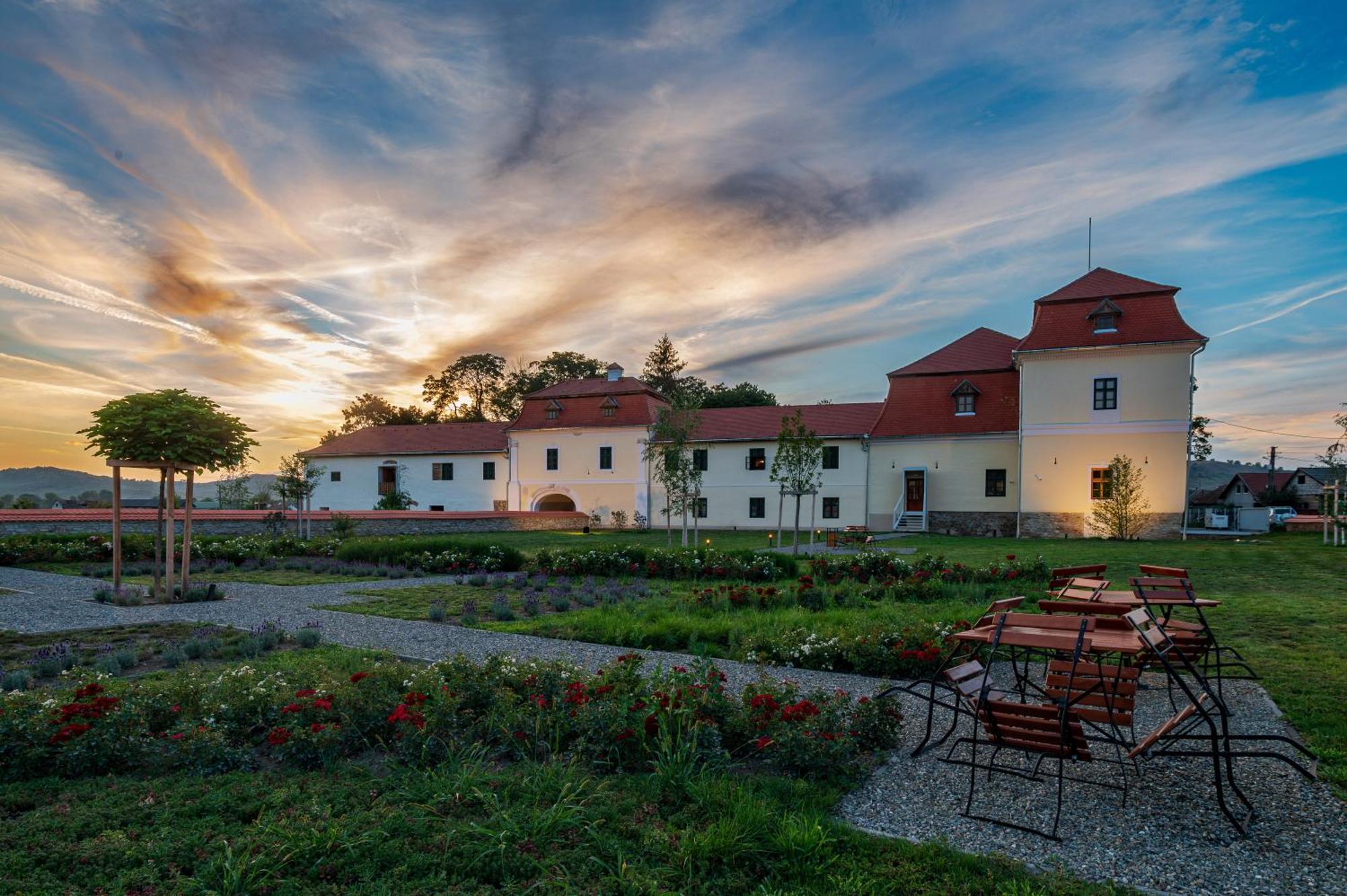 Ugron Castle Fiatfalva Cristuru Secuiesc Exterior foto